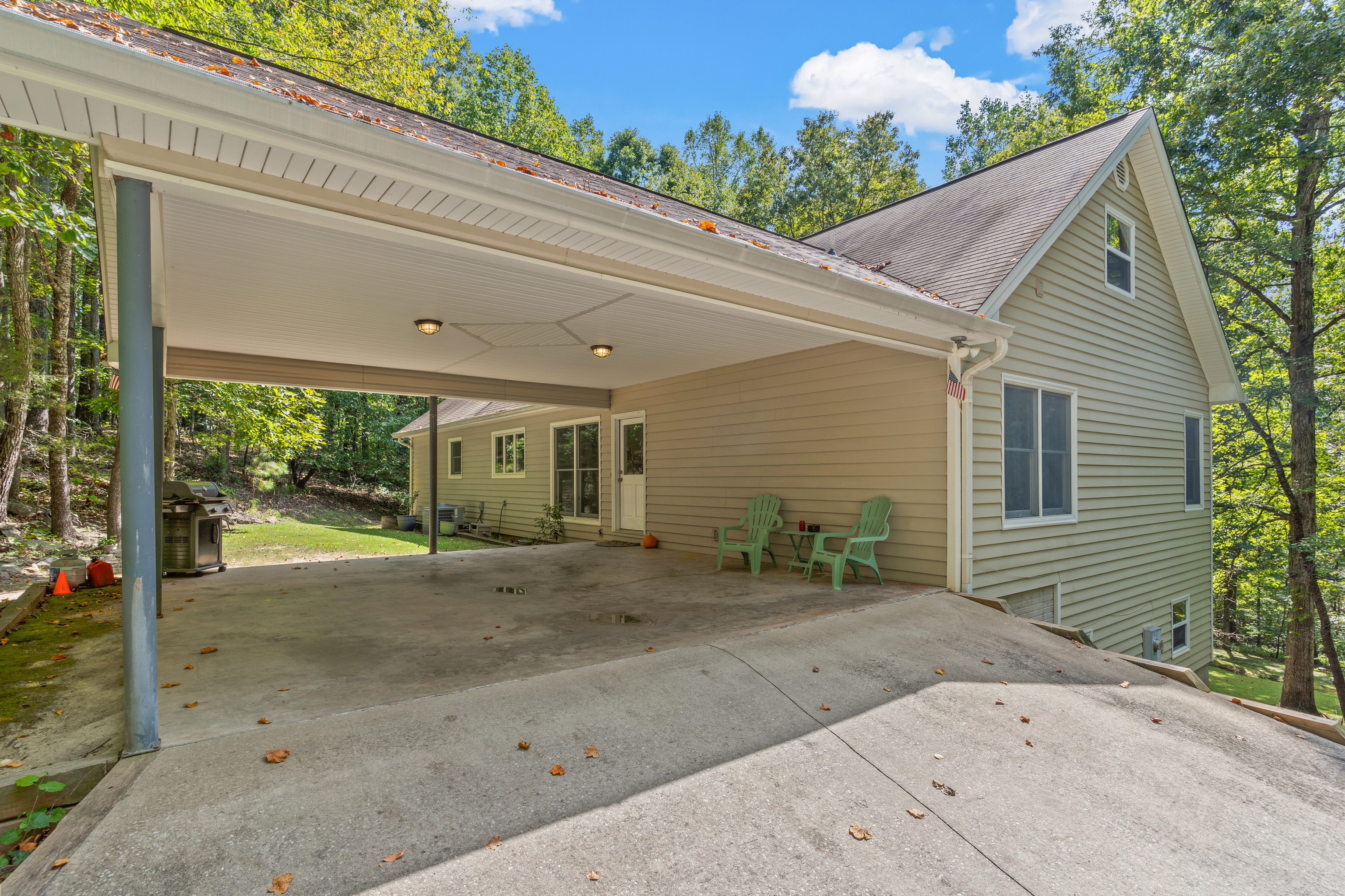Property Photo: 4080 Stonewall Tell Road GA 30349