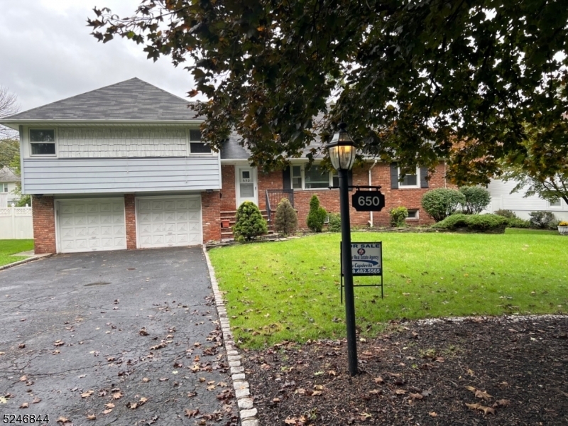 Property Photo:  650 Fairway Dr  NJ 07083 