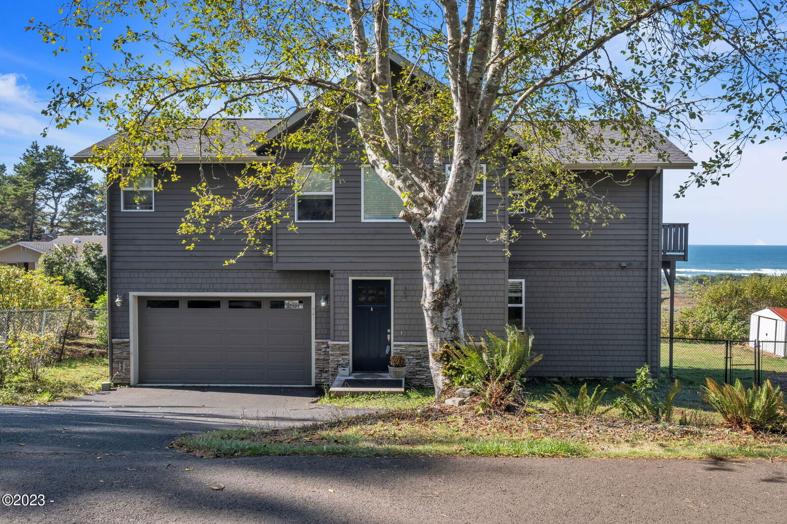 Property Photo: 961 NW Lanai Loop OR 97376