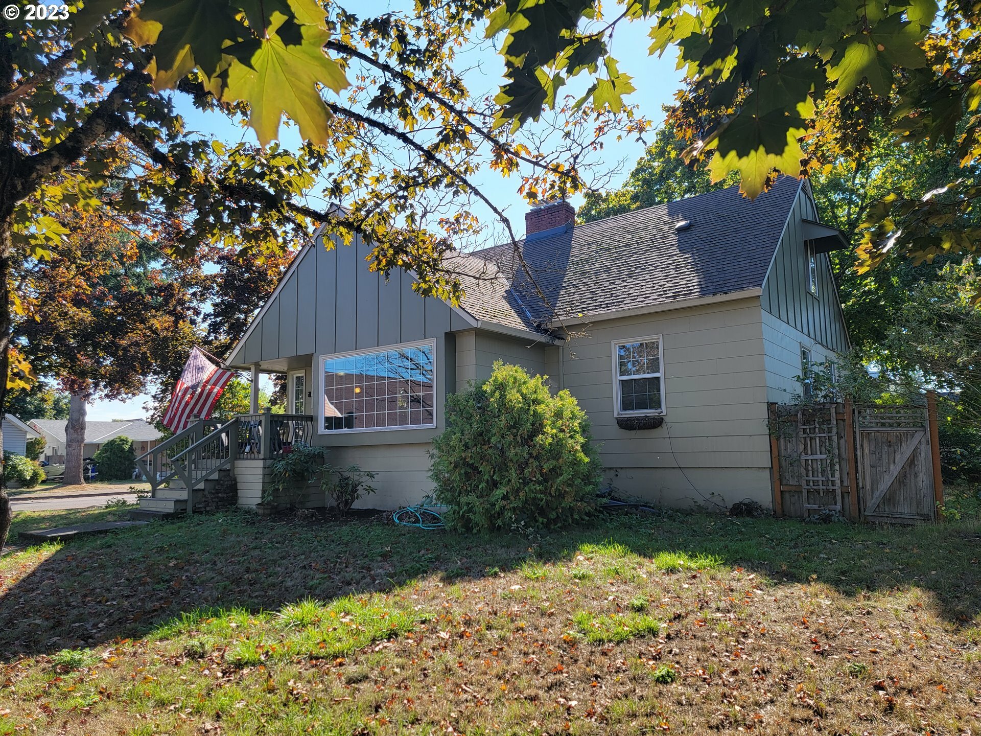 Property Photo: 322 E 3rd St OR 97038