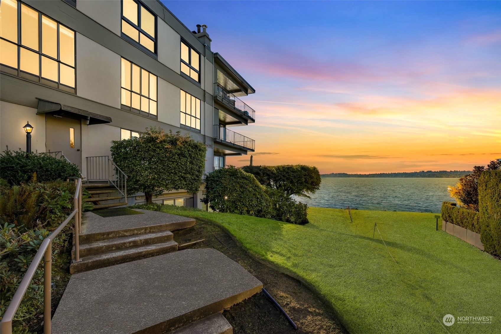 Property Photo:  6333 Lake Washington Boulevard NE 402  WA 98033 