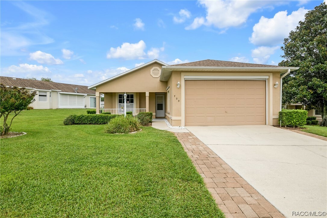 Property Photo:  709 W Toucan Loop  FL 34442 