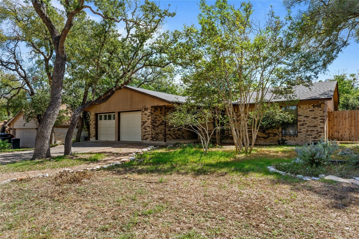 Property Photo:  1104 Serenada Drive  TX 78628 