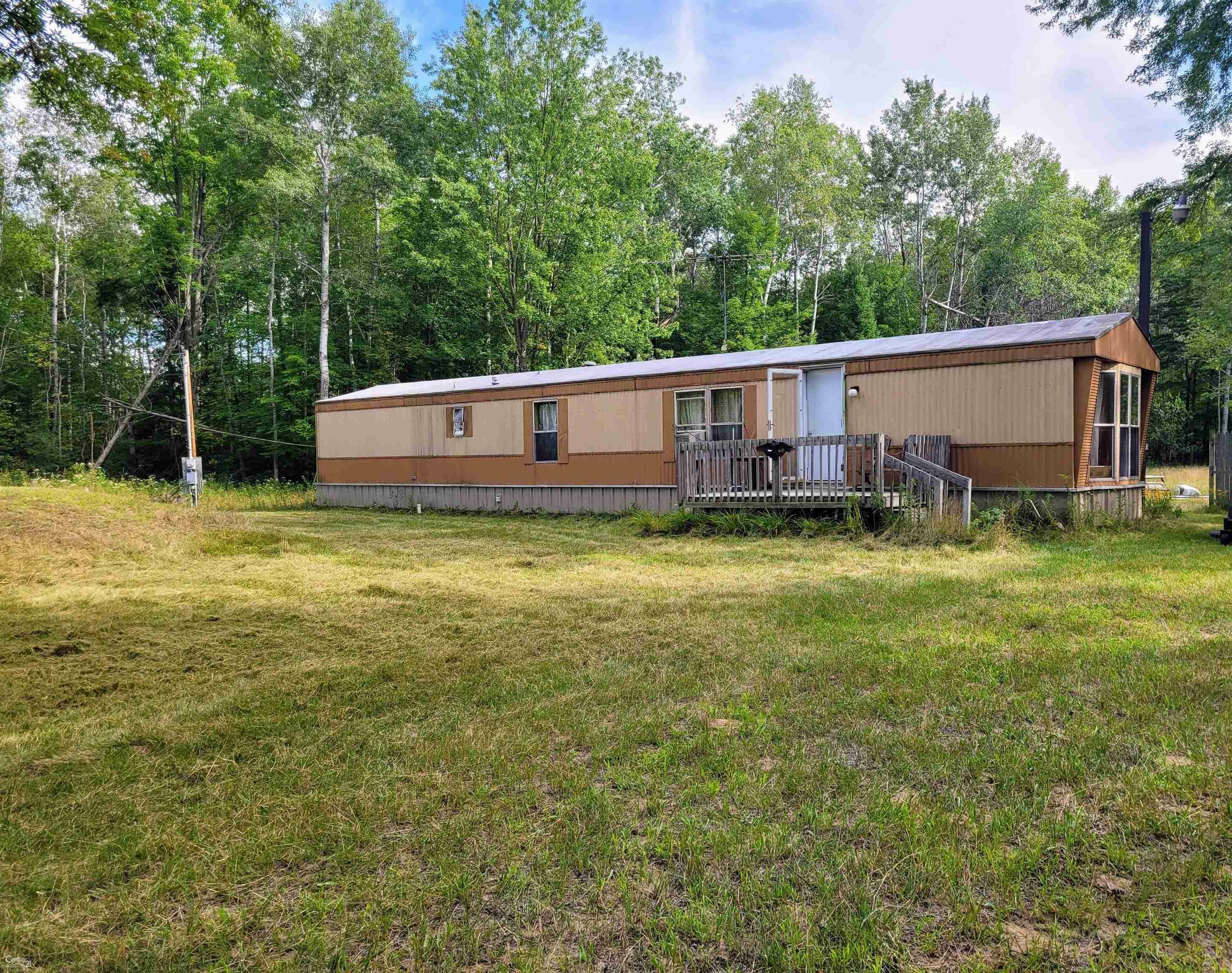 Property Photo:  916 E Highwood  MI 48612 