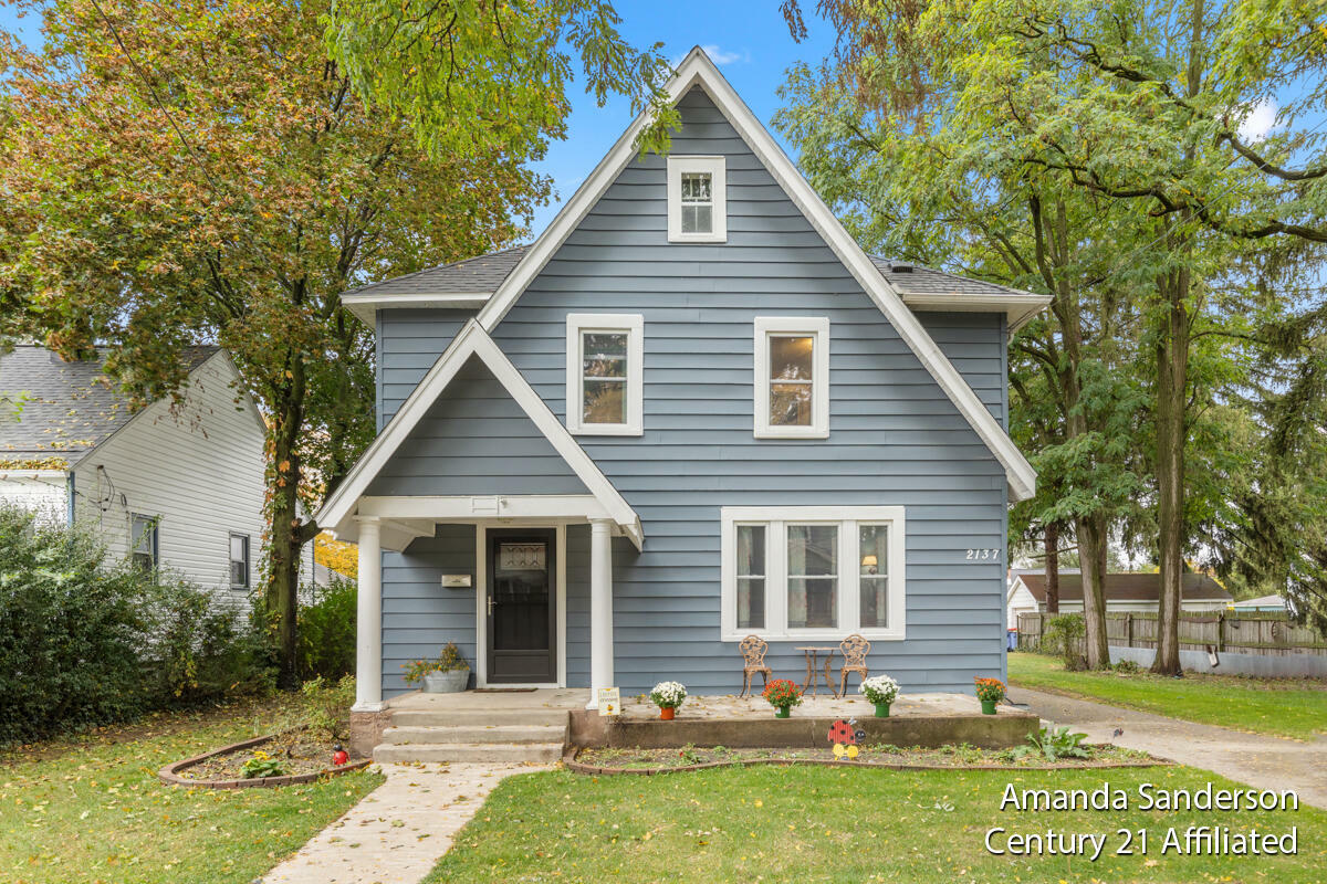 Property Photo:  2137 Eastern Avenue NE  MI 49505 