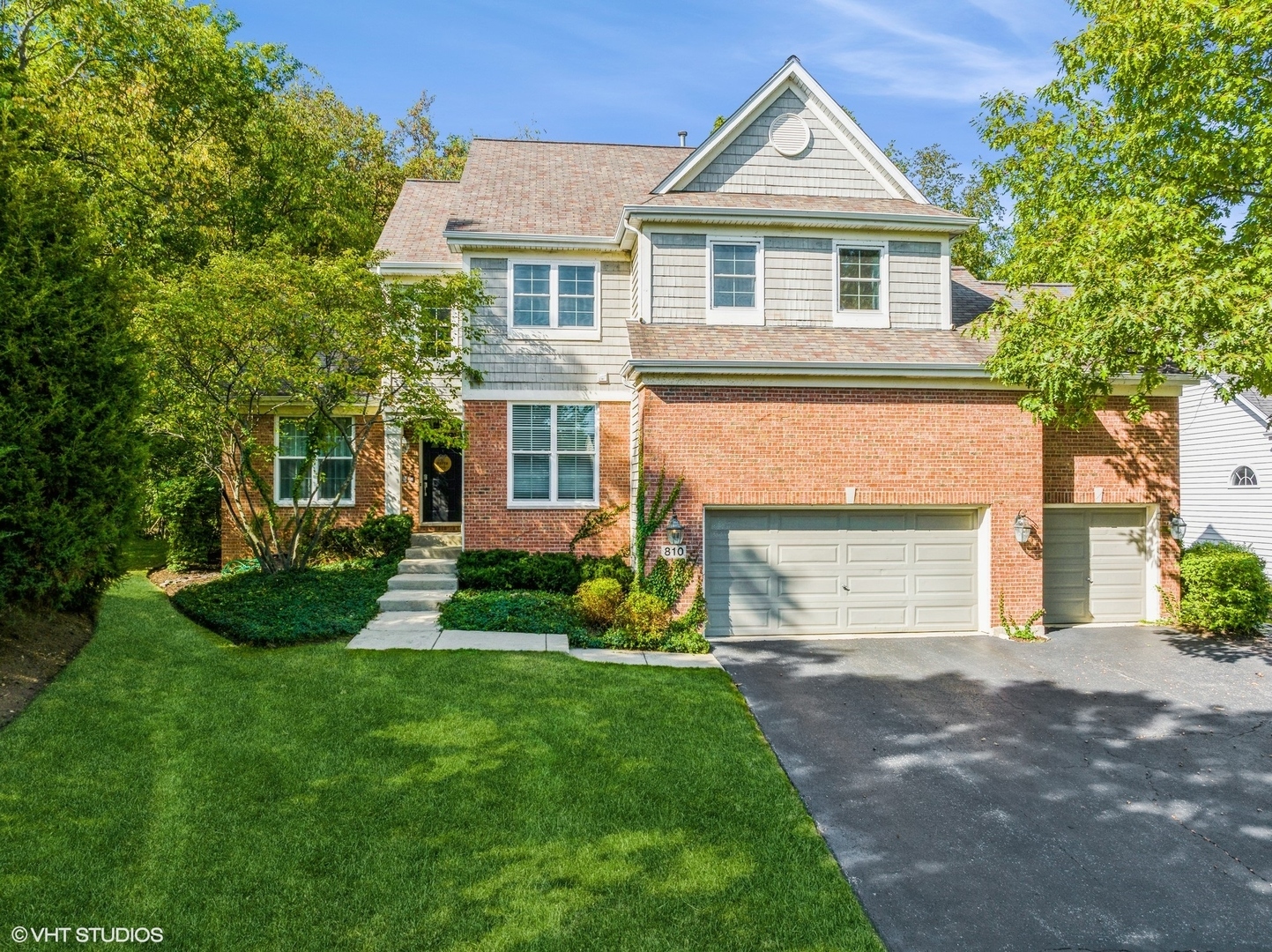 Property Photo: 810 Norge Parkway IL 60021
