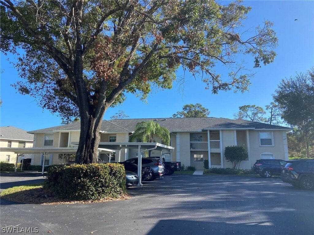 Property Photo: 621 Squire Circle 102 FL 34104
