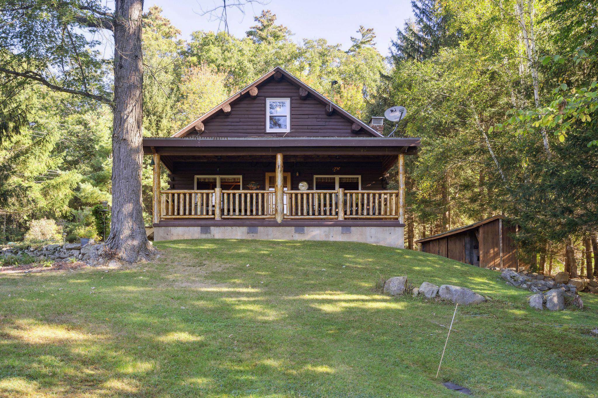Property Photo:  2 Laura Drive  NH 03867-4522 