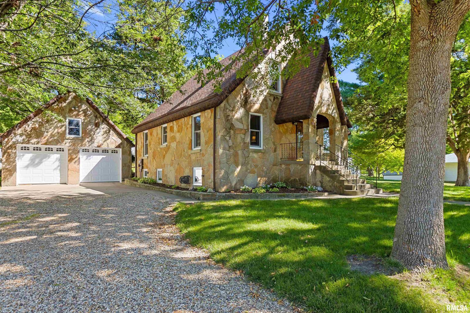 Property Photo:  307 E Ash Street  IL 61529