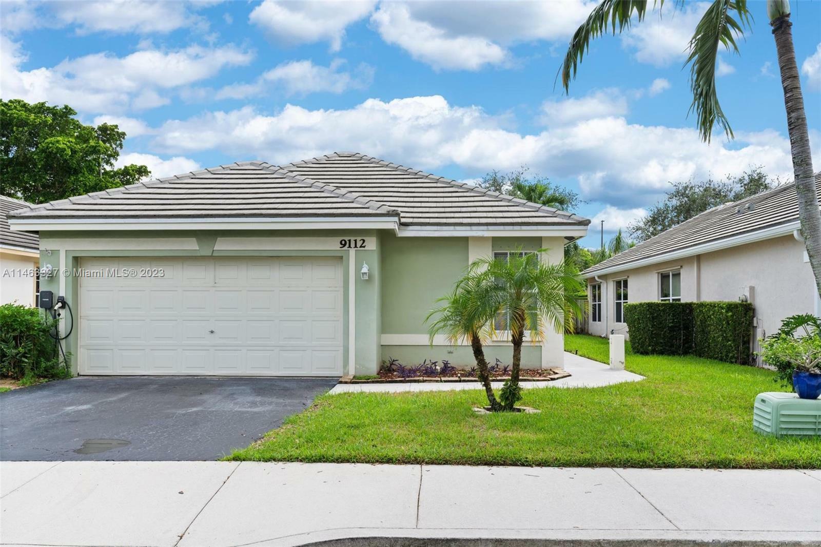 Property Photo:  9112 Lake Park Cir S  FL 33328 