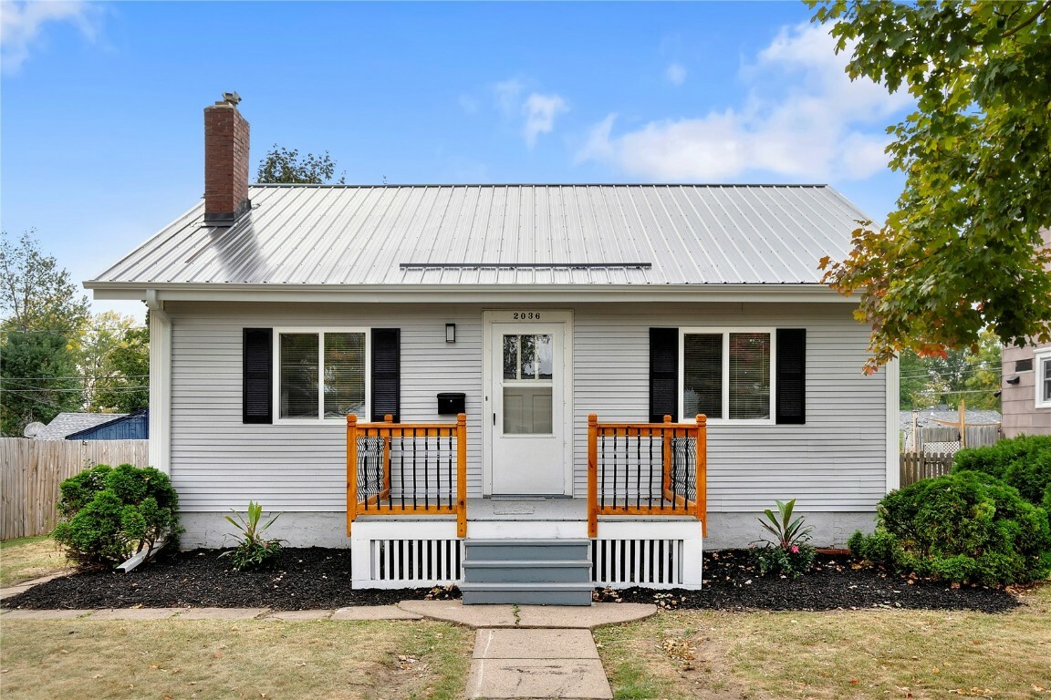 Property Photo:  2036 Linn Boulevard SE  IA 52403 