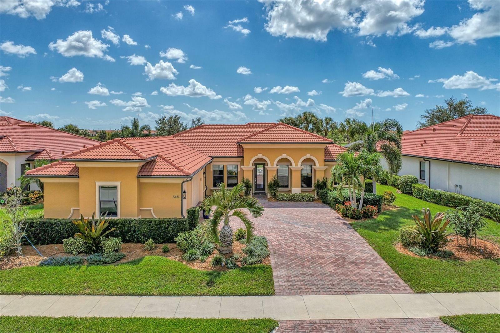 Property Photo: 10832 Ironbridge Drive FL 34293