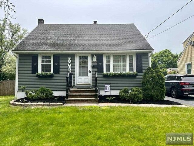 15 Tice Street  Bloomingdale NJ 07403 photo