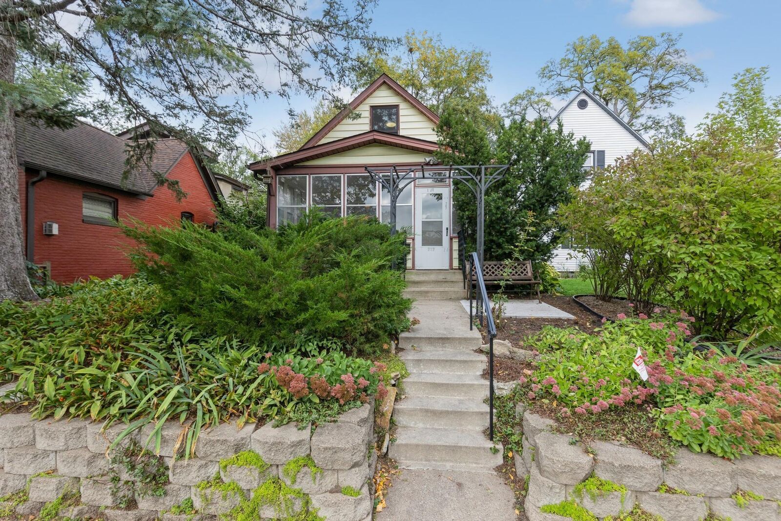 Property Photo:  727 Butternut Avenue  MN 55102 