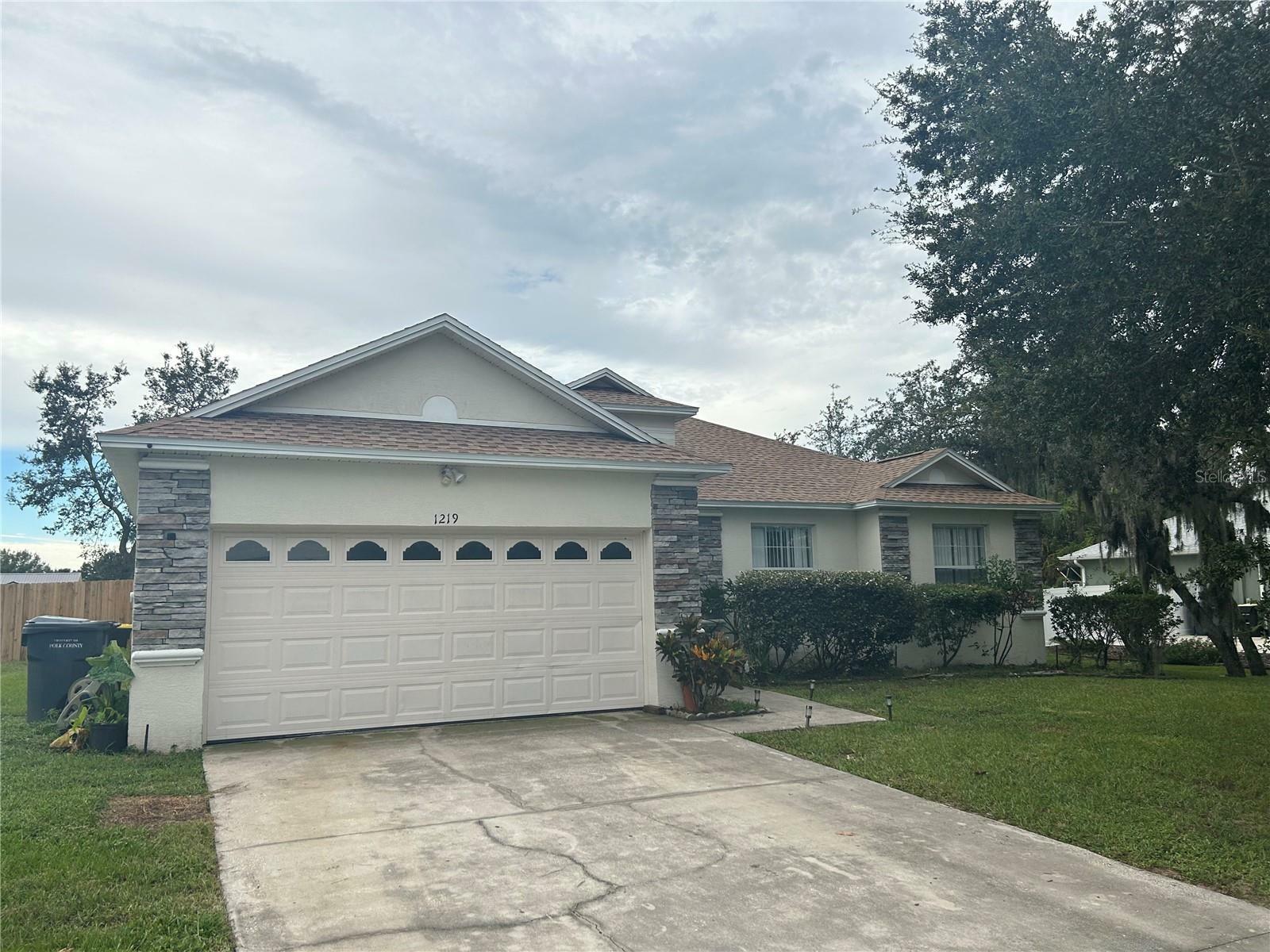 Property Photo:  1219 Lake Loop  FL 33880 