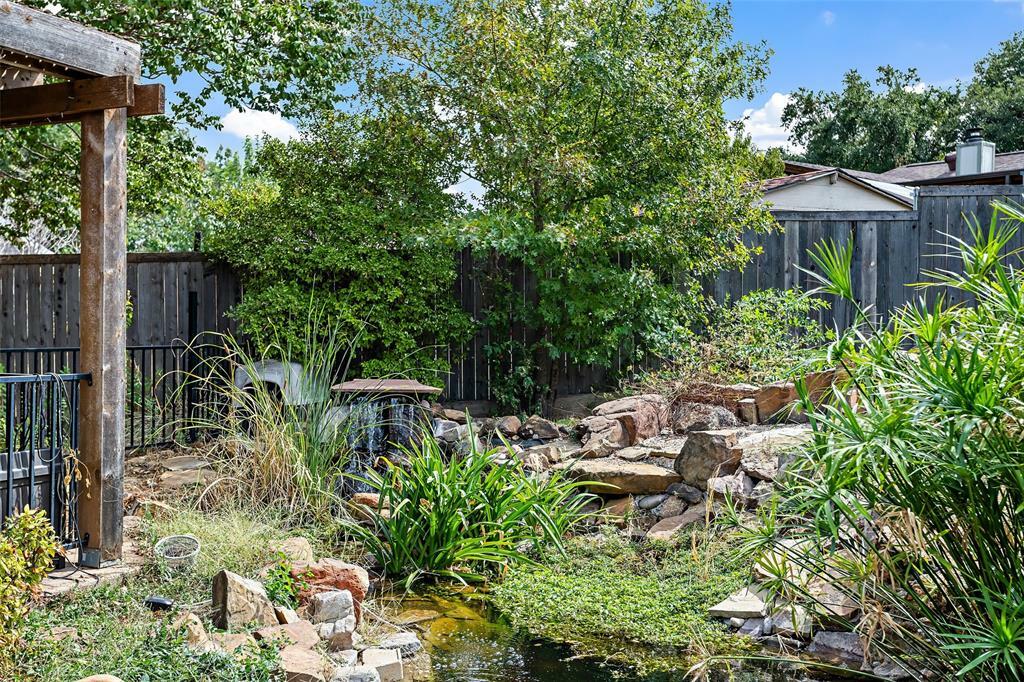 Property Photo: 8528 Whispering Creek Trail TX 76134