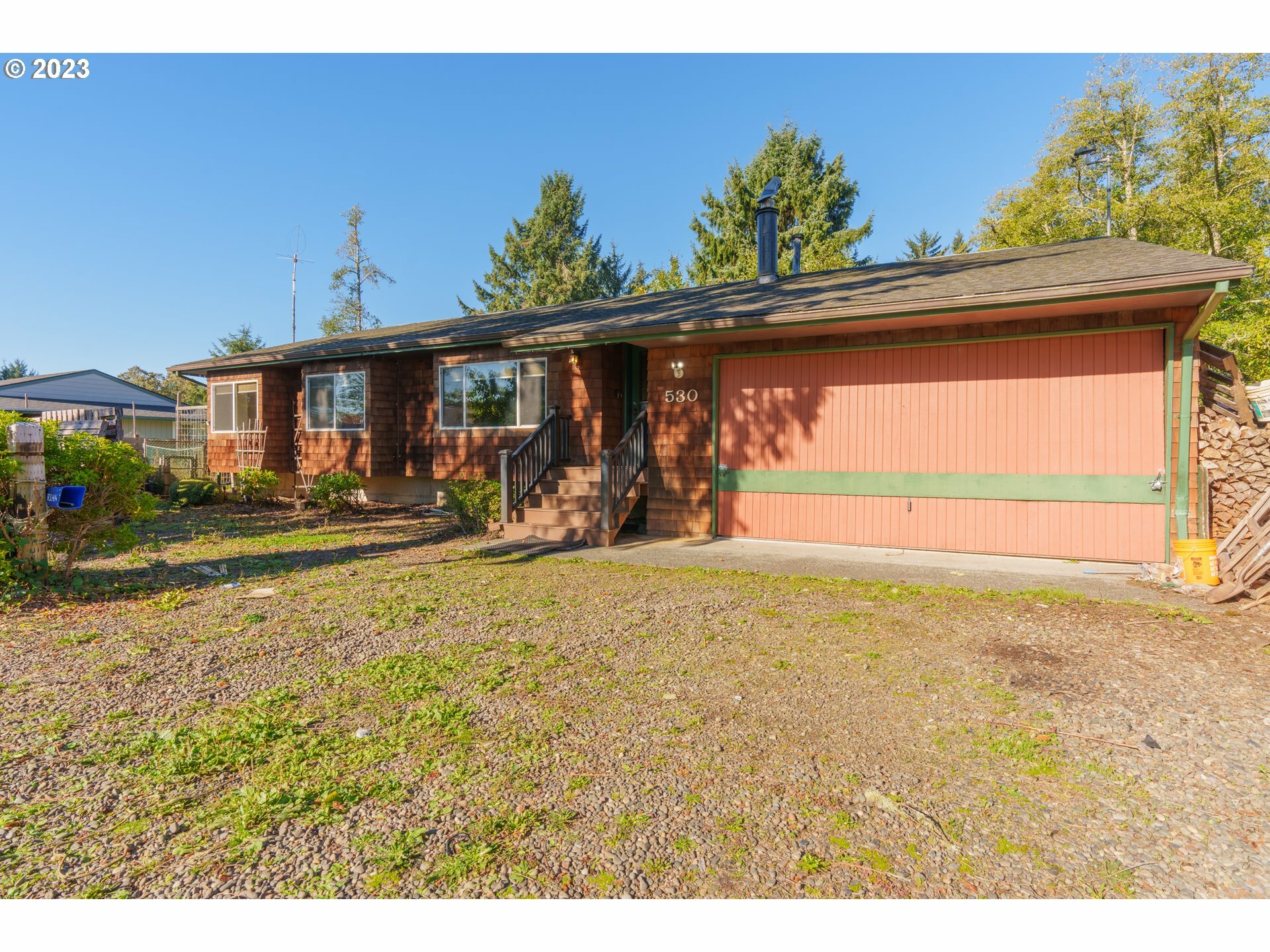 Property Photo: 530 NW Date Ave OR 97146