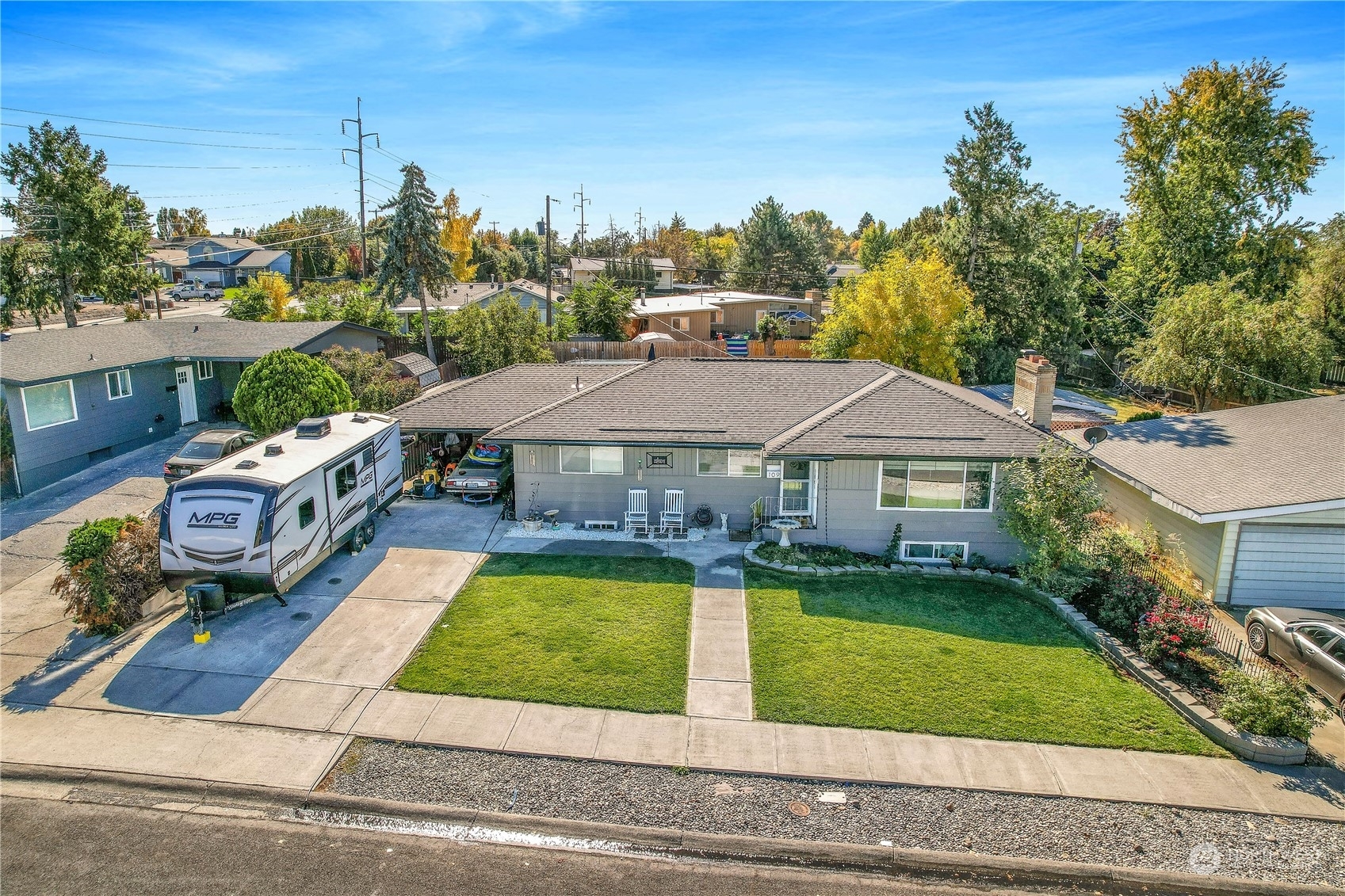 Property Photo:  109 W Linden Ave  WA 98837 