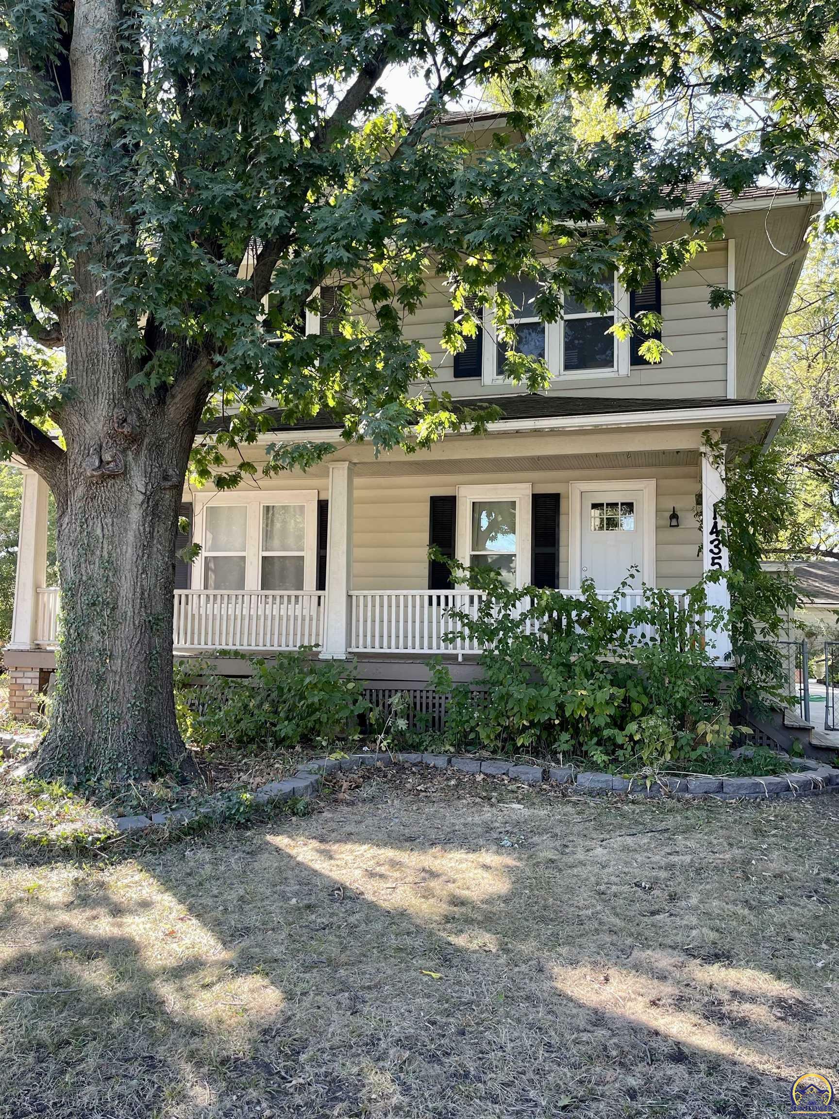 Property Photo:  1435 SE 29th St  KS 66605 