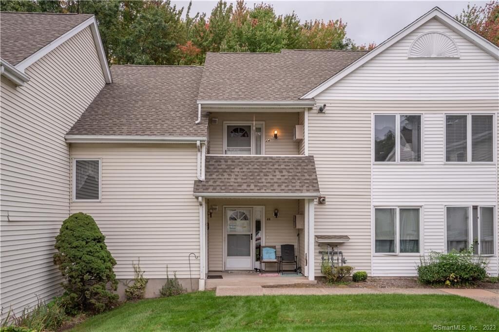 Property Photo: 24 Millbrook Court 24 CT 06111