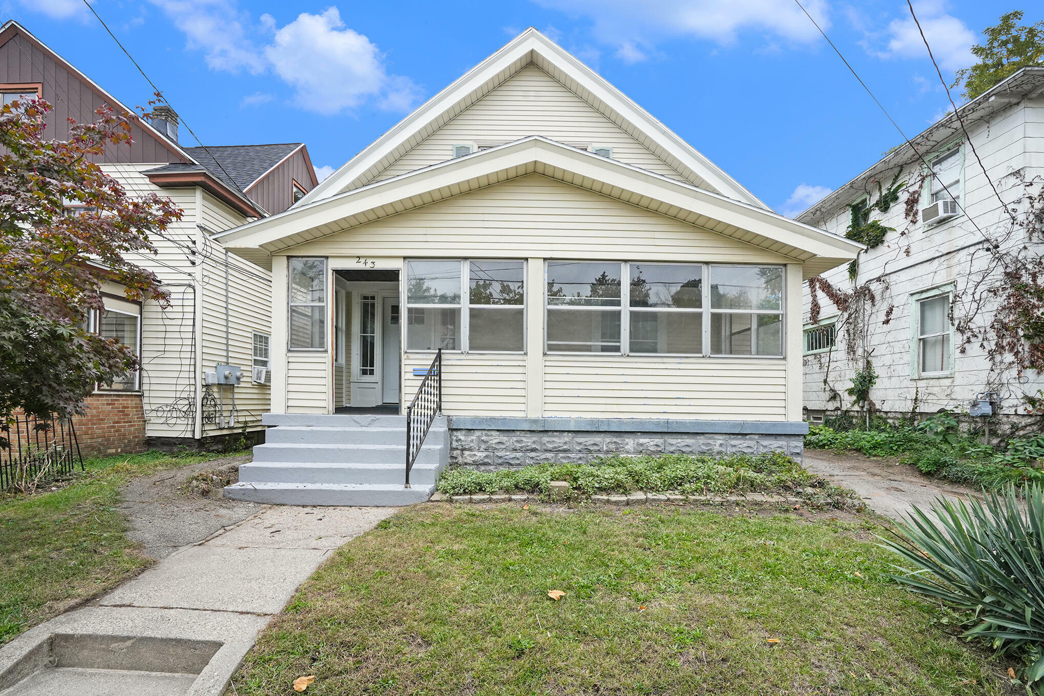 Property Photo:  243 Dickinson Street SE  MI 49507 