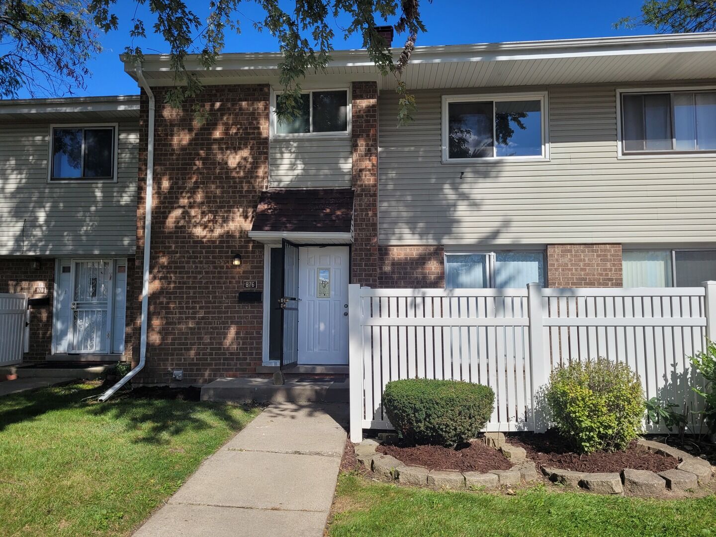 Property Photo:  876 White Oak Lane  IL 60484 