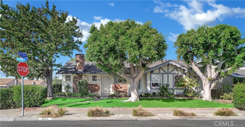 Property Photo:  1933 S Norma Lane  CA 92802 