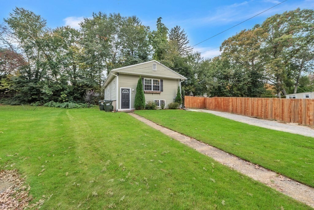 Property Photo: 5 Oak Tree Ln MA 01570