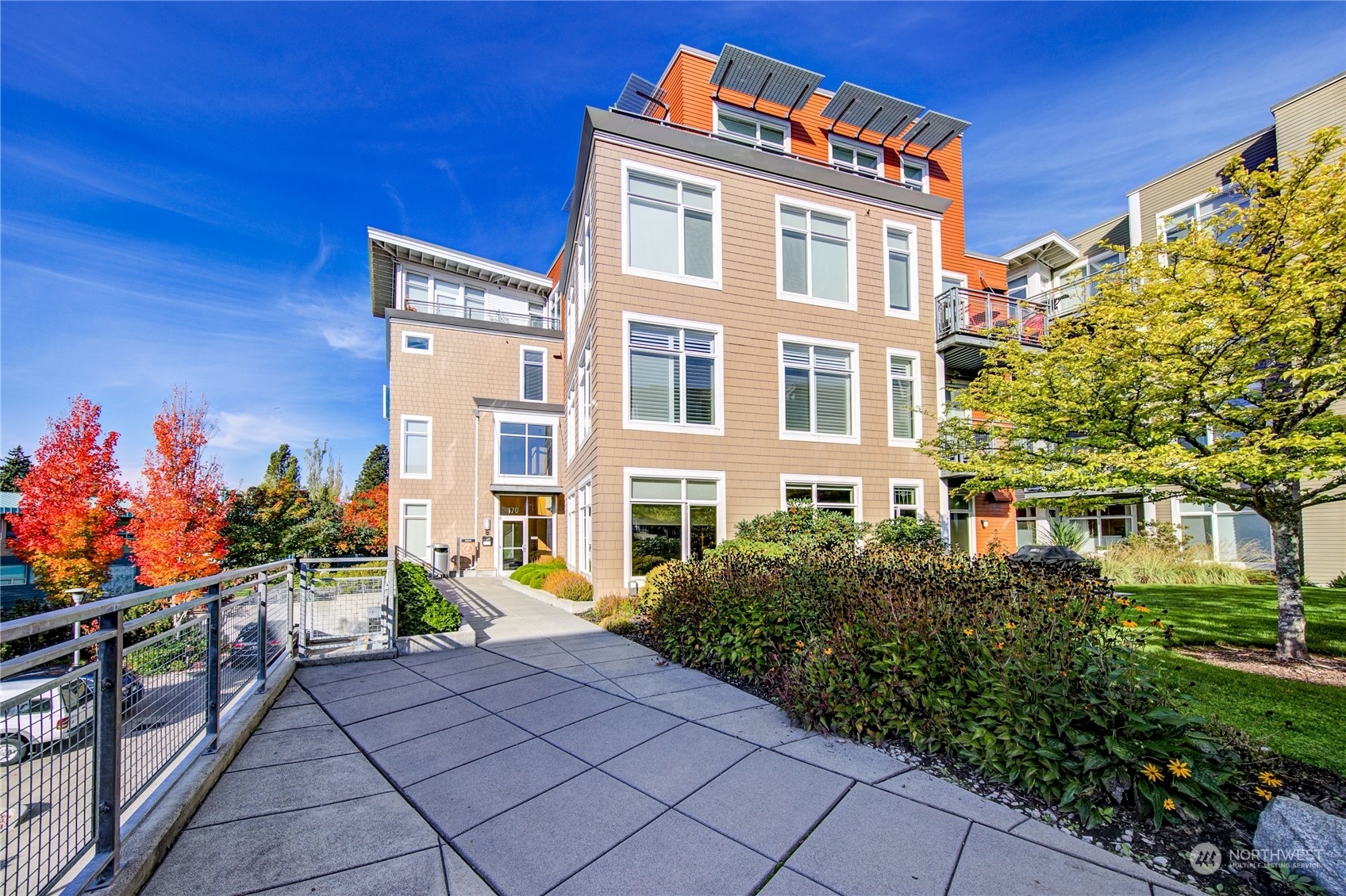 Property Photo:  170 Harbor Square Loop NE A106  WA 98110 