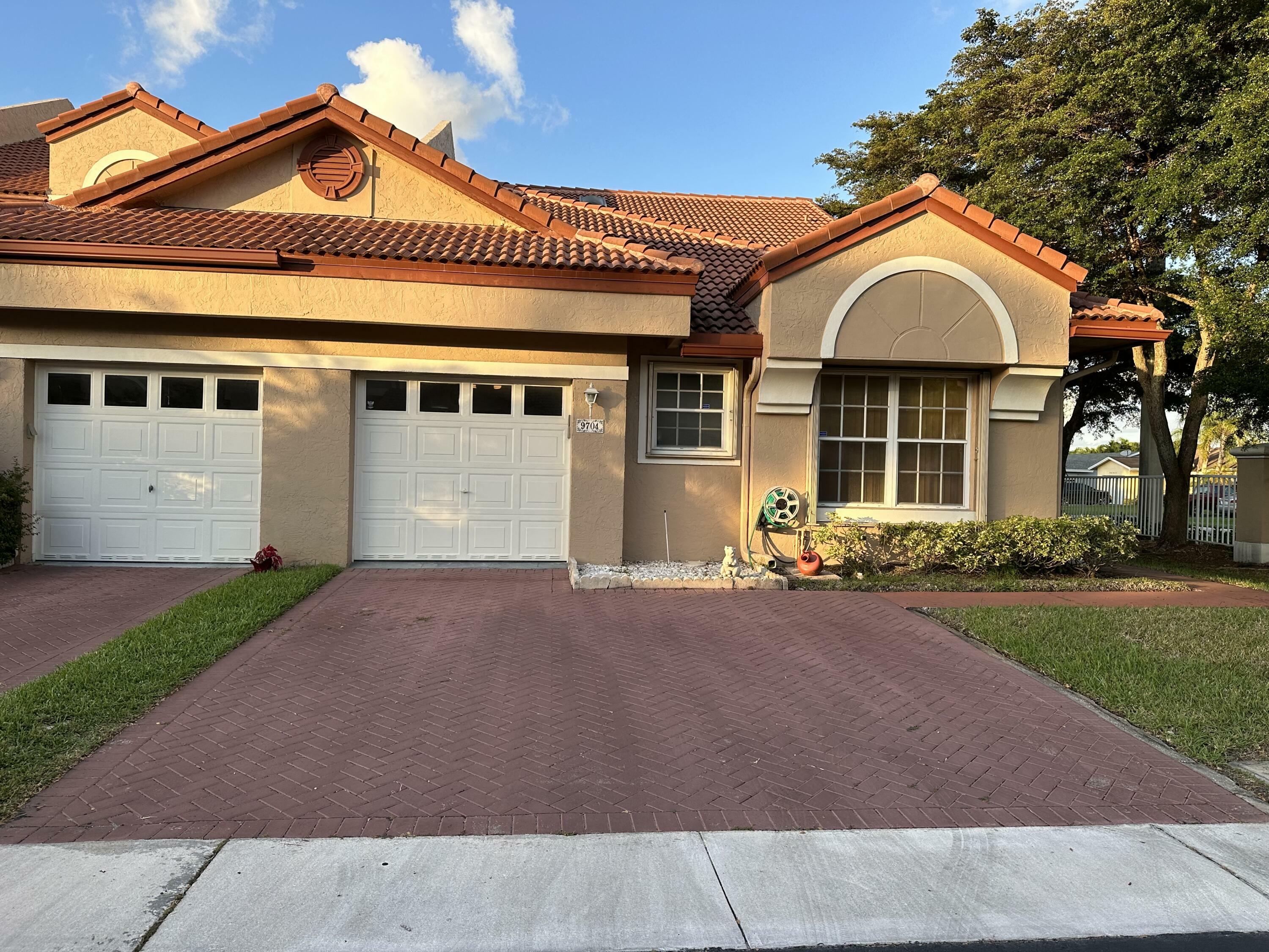 Property Photo:  9704 Malvern Drive  FL 33321 