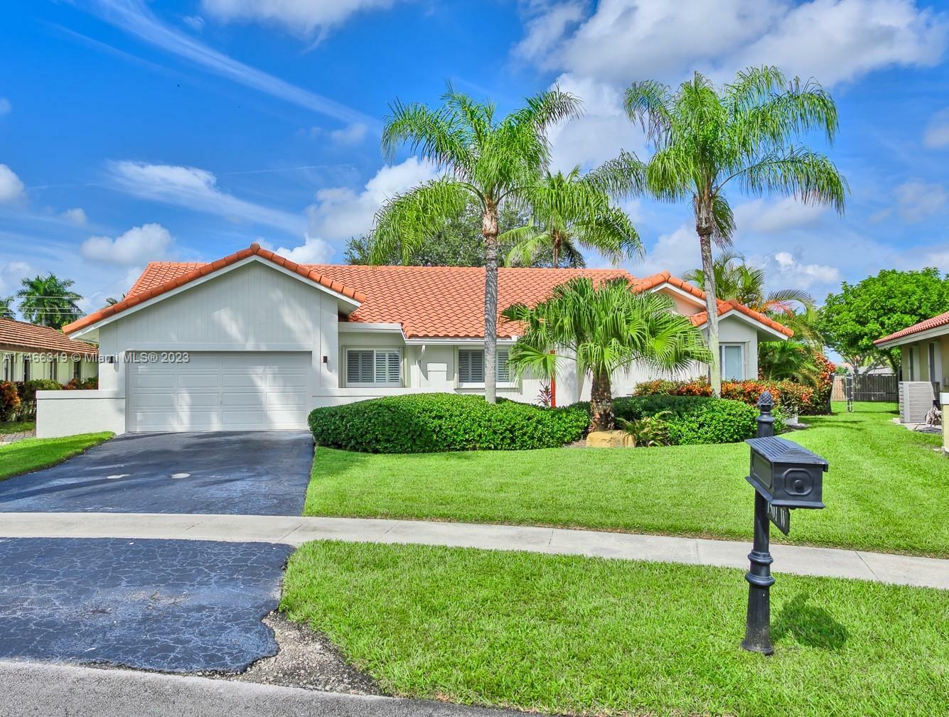 Property Photo:  1501 W Oak Knoll Cir  FL 33324 