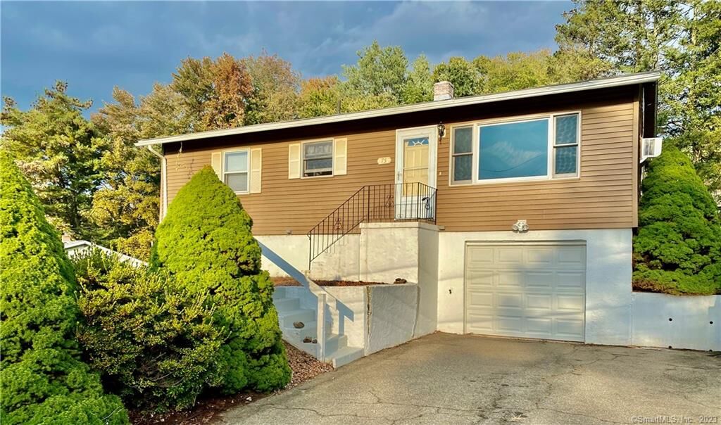 Property Photo:  75 Applewood Drive  CT 06450 