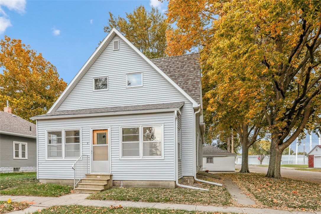 Property Photo:  116 W Washington Street  IA 50170 