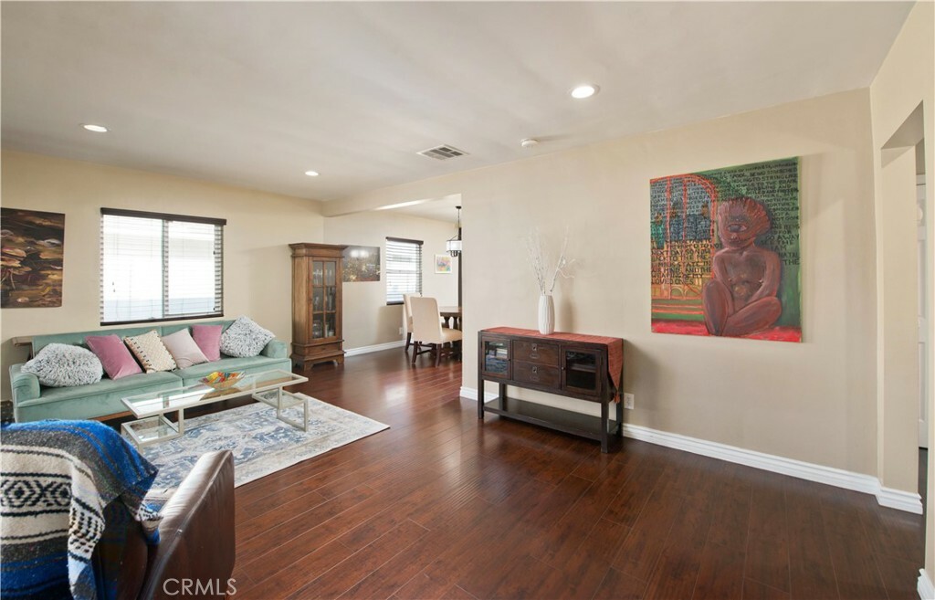 Property Photo:  16142 Haynes Street  CA 91406 