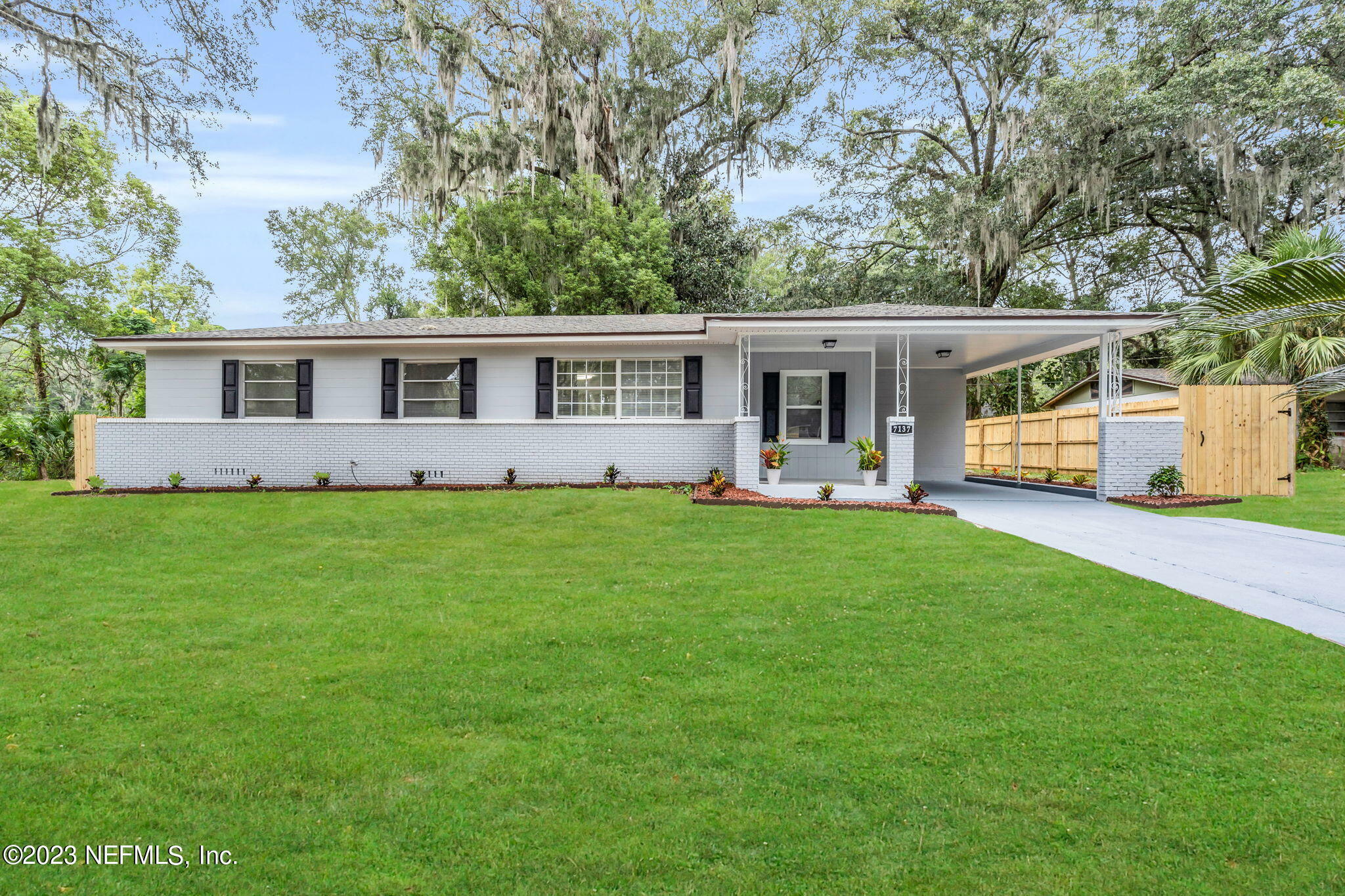 Property Photo:  7137 Tynan Avenue  FL 32211 