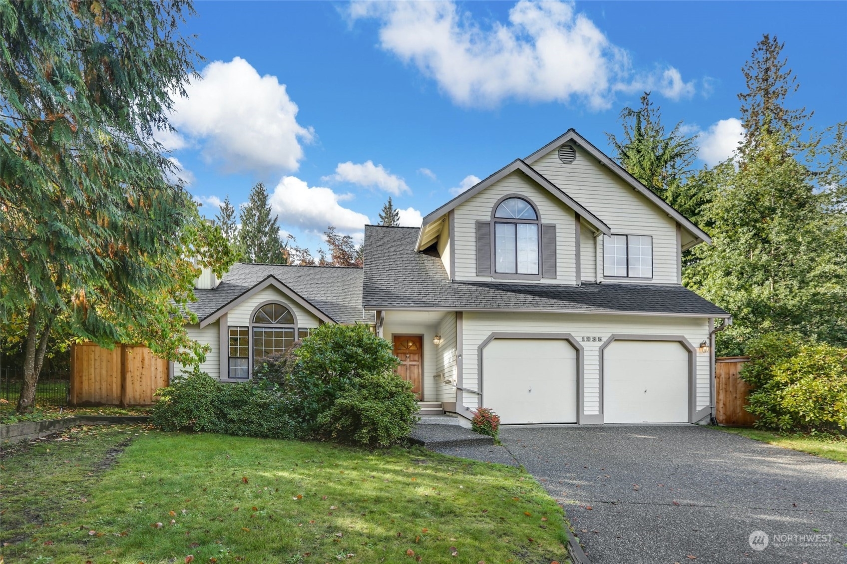 Property Photo:  1235 Oakcreek Place NW  WA 98027 