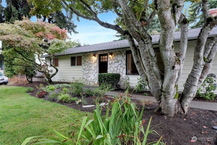 Property Photo:  1911 Vine Road  WA 98036 