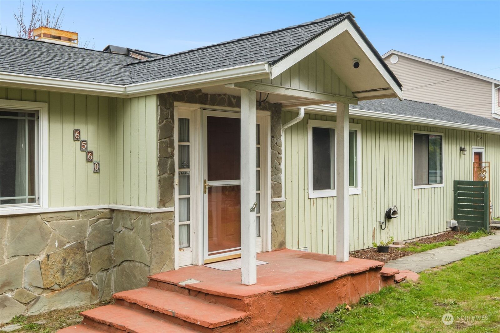 Property Photo: 6560 18th Avenue SW WA 98106