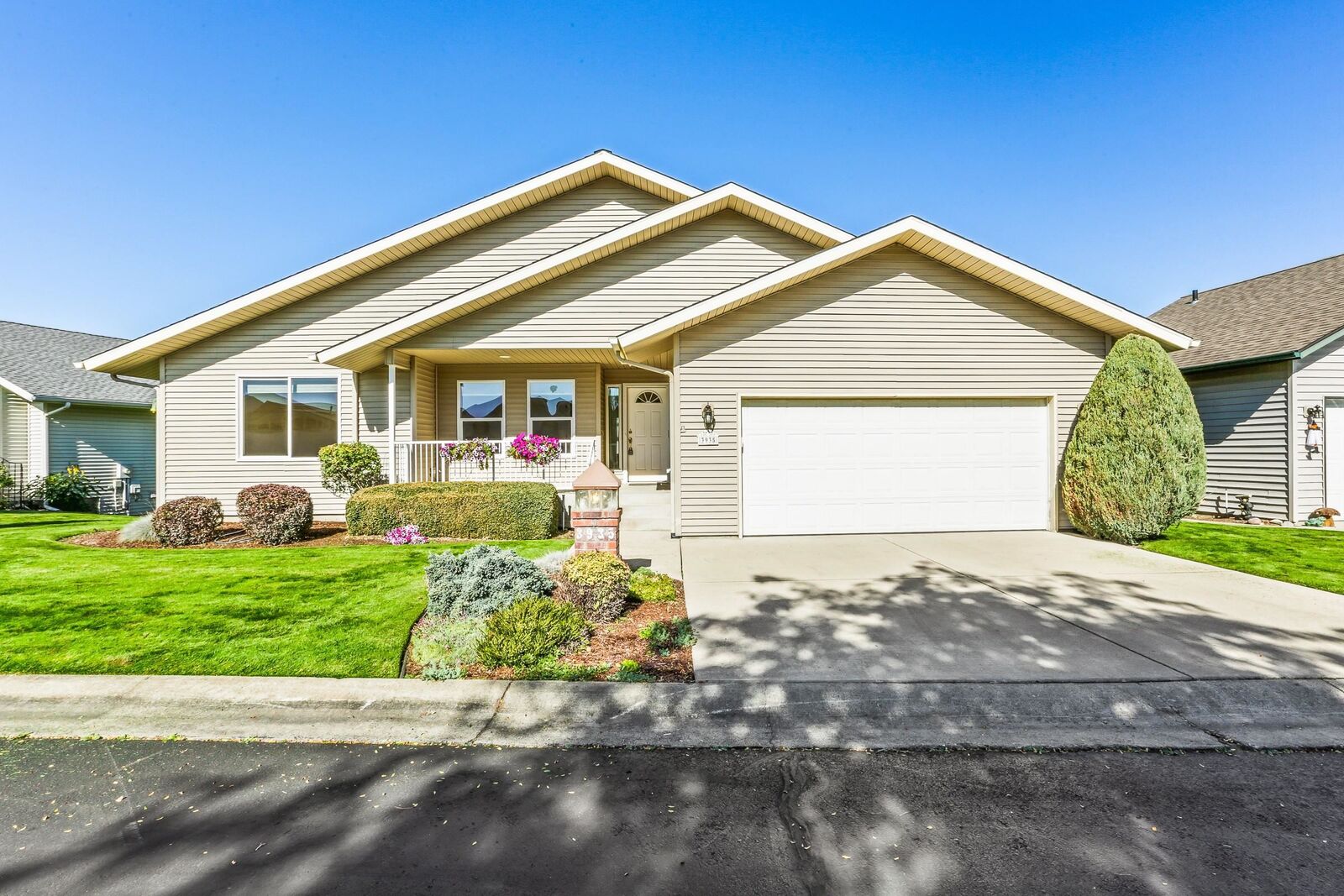 Property Photo:  3935 S Eagle Ln  WA 99206 