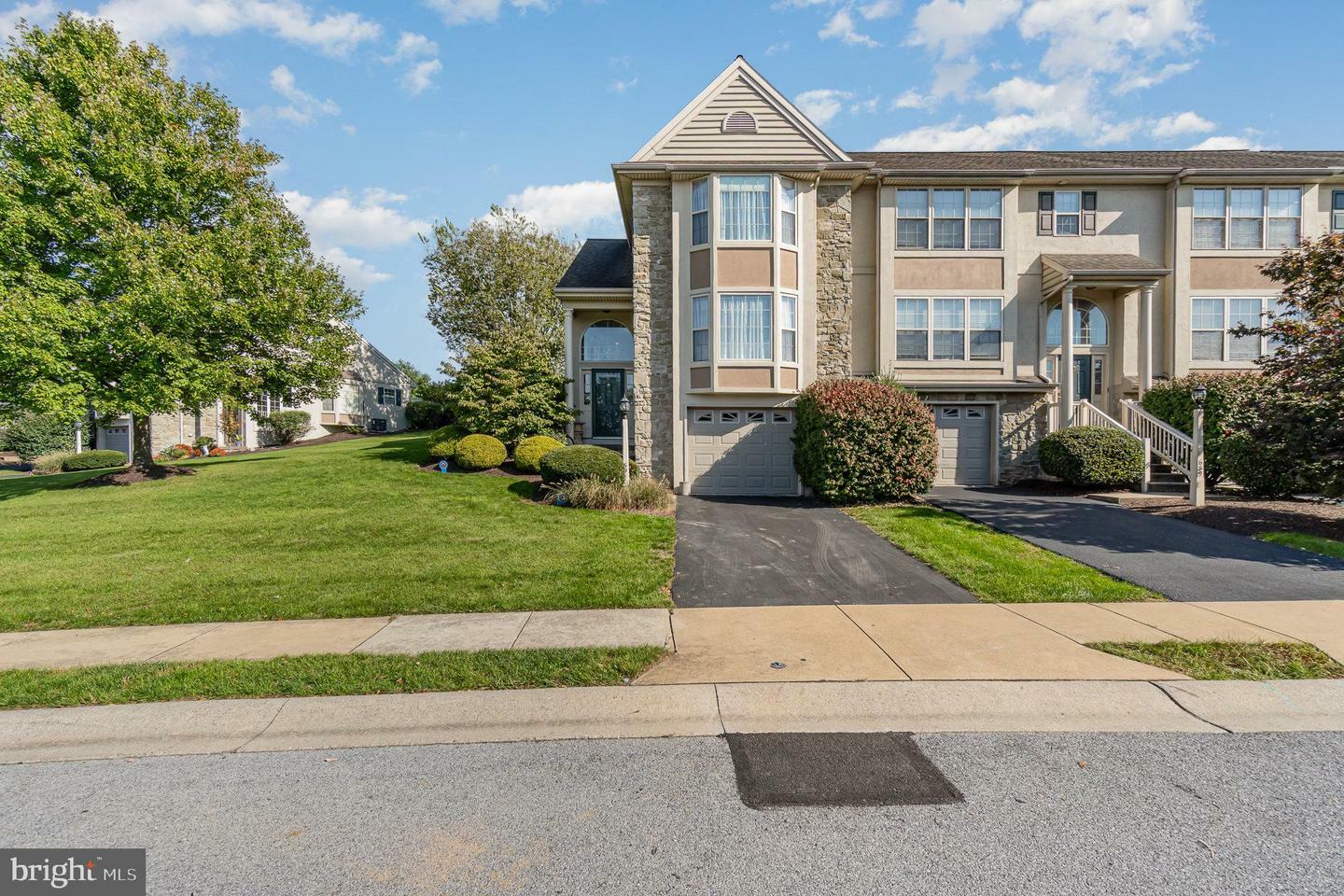 Property Photo:  691 Royal View Drive  PA 17601 