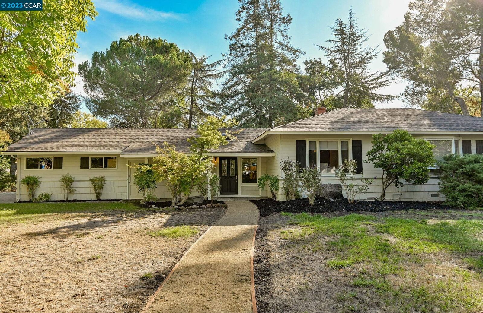 Property Photo: 2112 Vista Grande St CA 94526