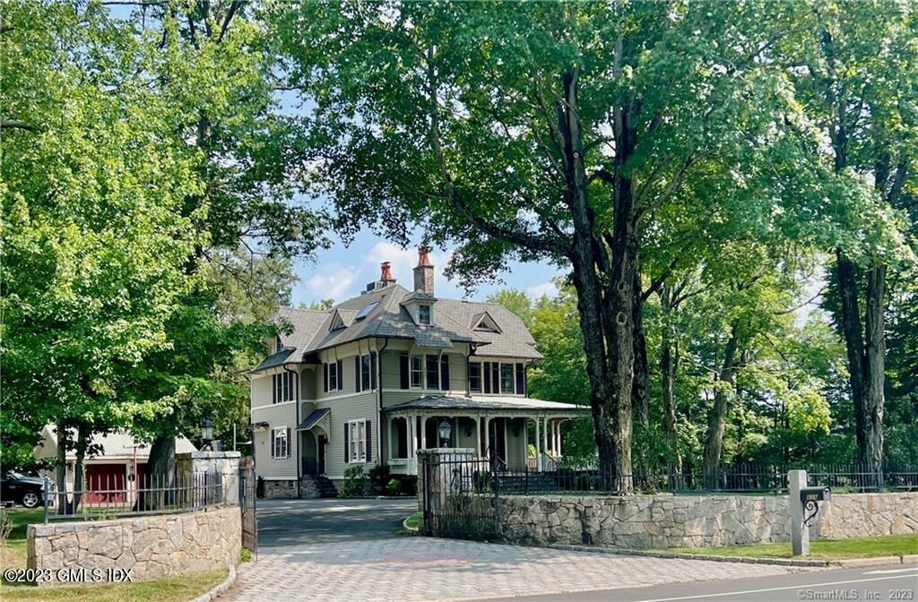 Property Photo:  839 Newfield Avenue  CT 06905 