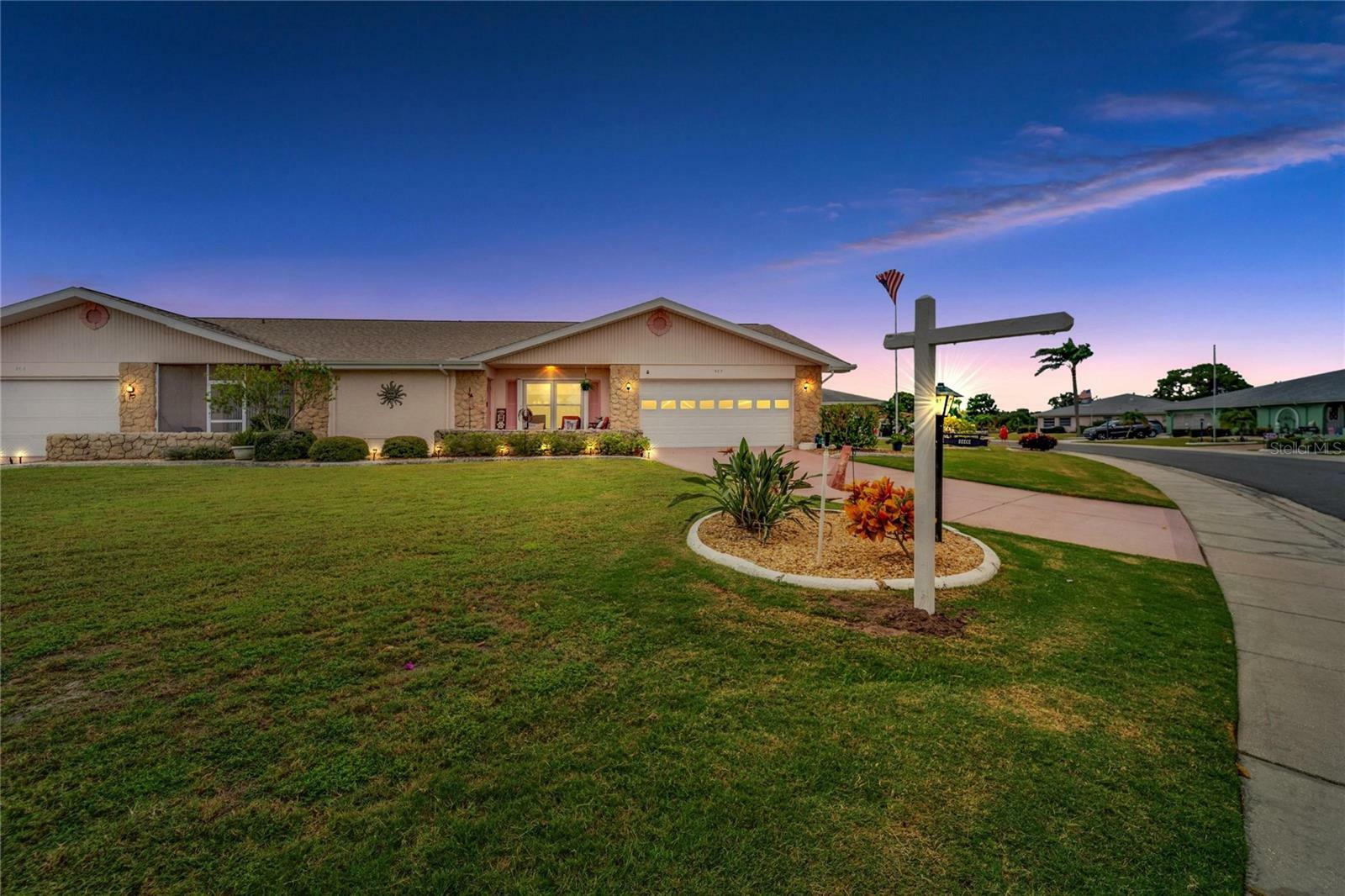 Property Photo:  907 Bluewater Drive  FL 33573 