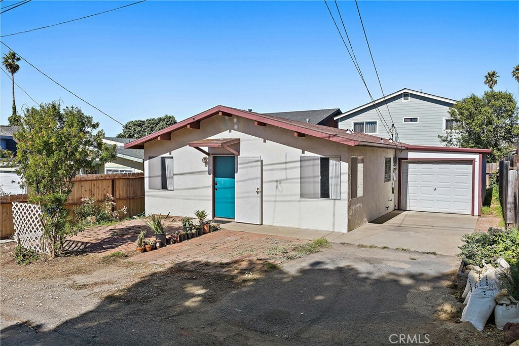 Property Photo:  461 Luzon Street  CA 93442 