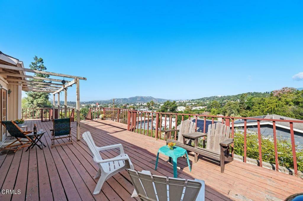 Property Photo: 2553 Crestmoore Place CA 90065