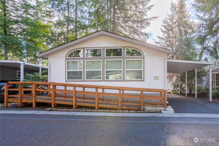 Property Photo:  18425 NE 95th Street 72  WA 98053 
