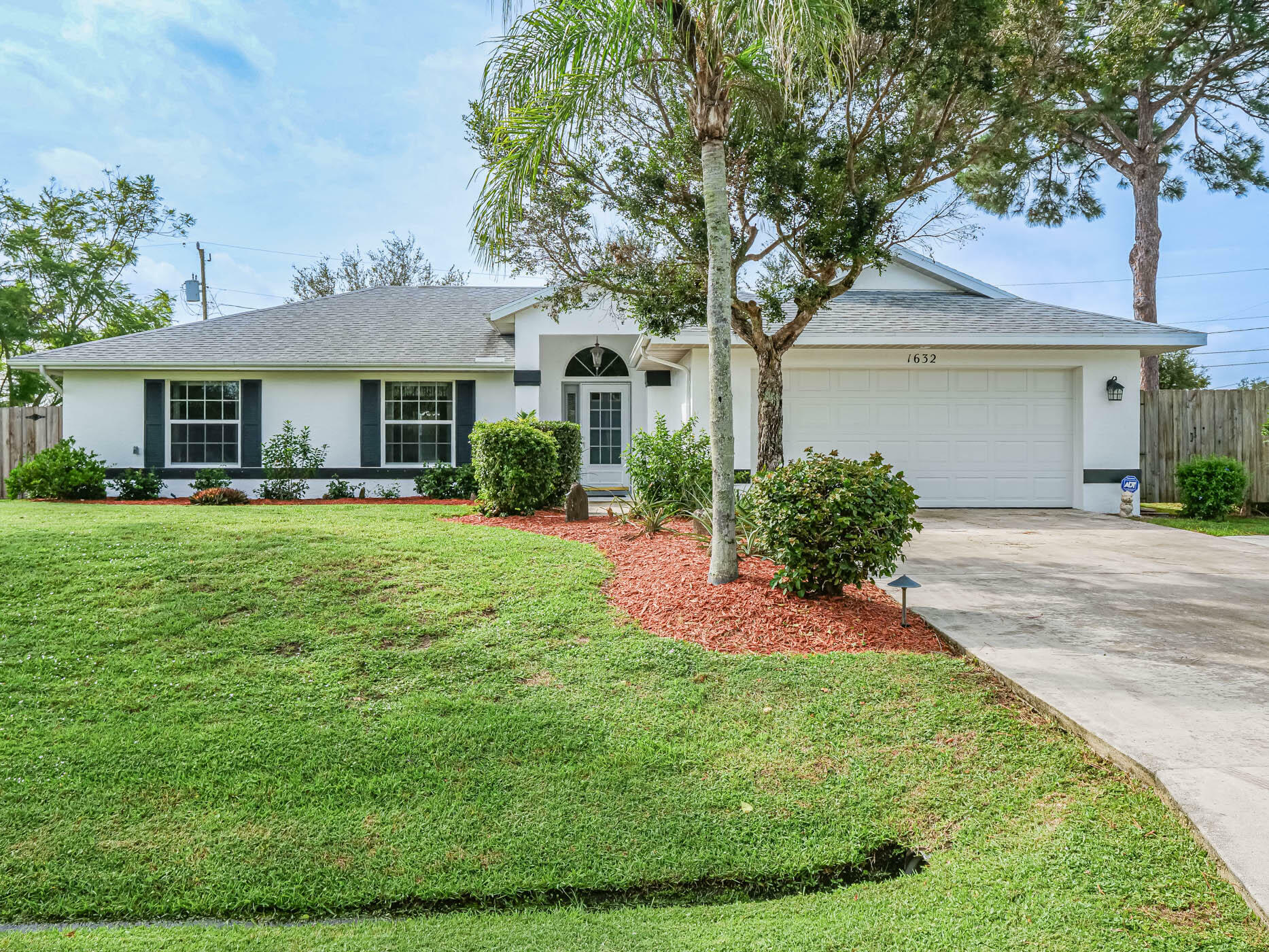 Property Photo:  1622 SW Alvaton Avenue  FL 34953 