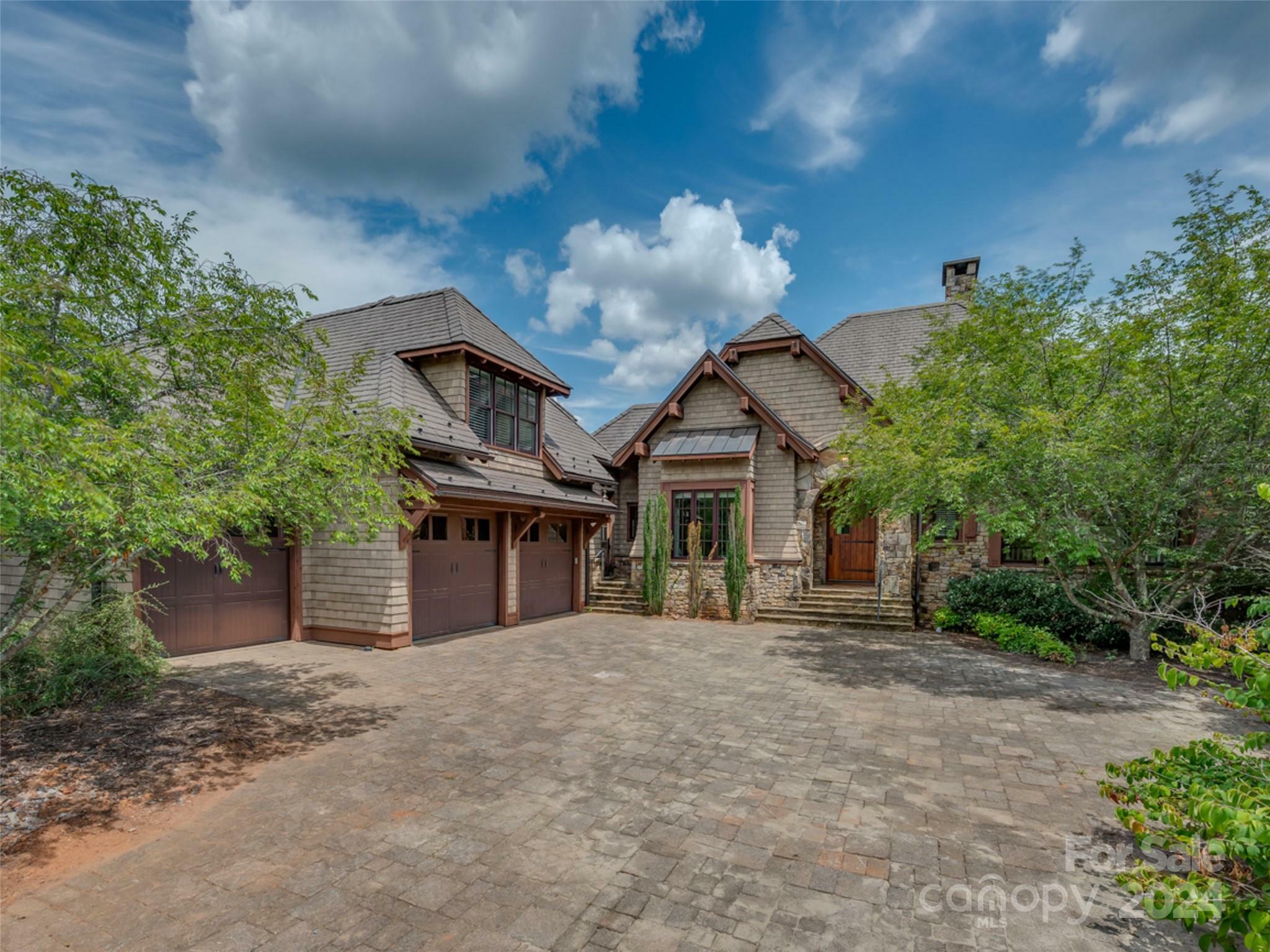 Property Photo: 597 Chestertown Drive NC 28756
