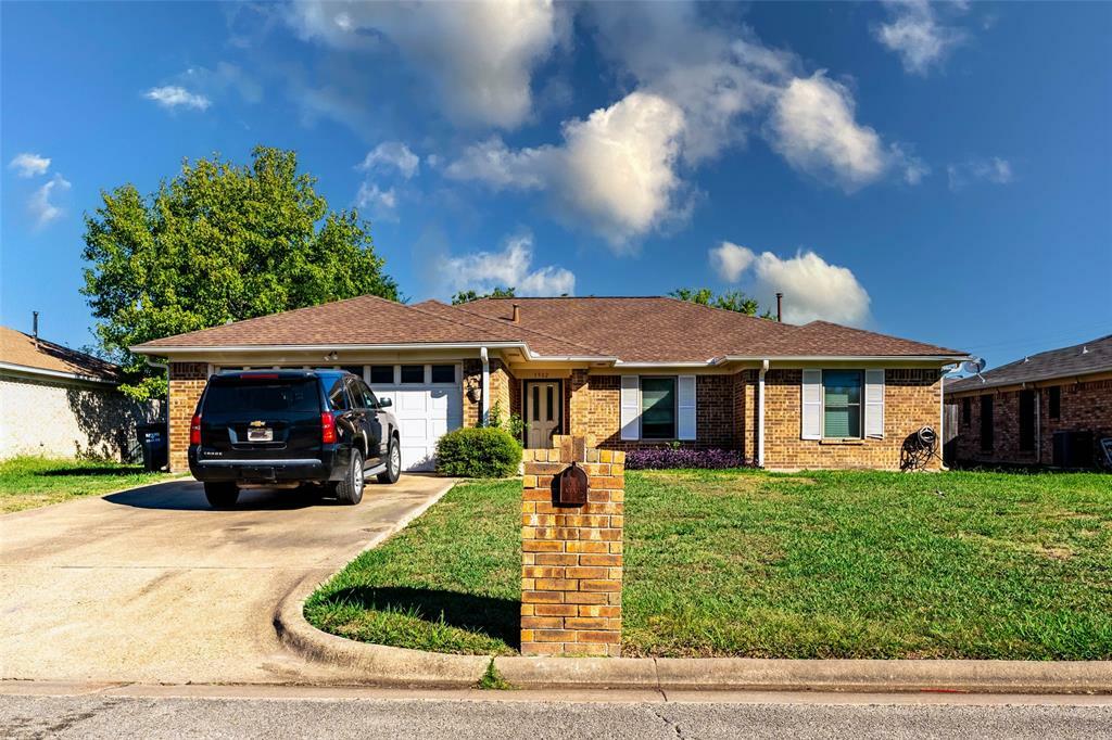 Property Photo:  3902 Sunhill Drive  TX 75402 