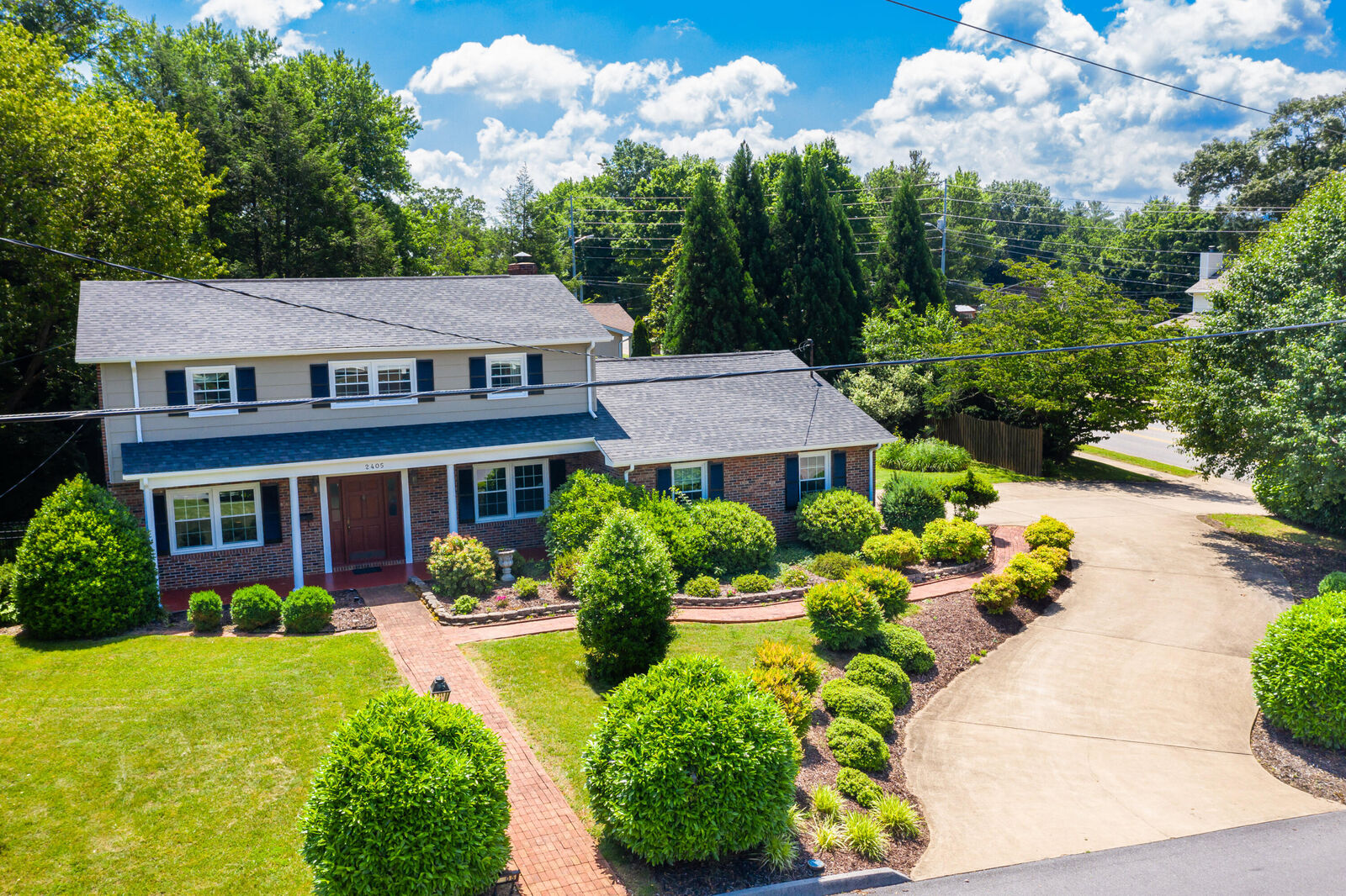 Property Photo: 2405 Camelot Circle TN 37604